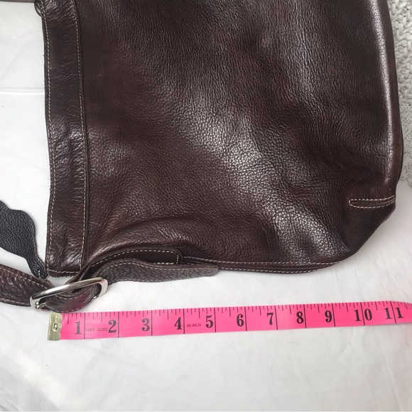 ROOTS VINTAGE MADE IN CANADA 100% LEATHER BROWN BUCKET CROSSBODY SHOULDER BAG - Picture 8 of 9